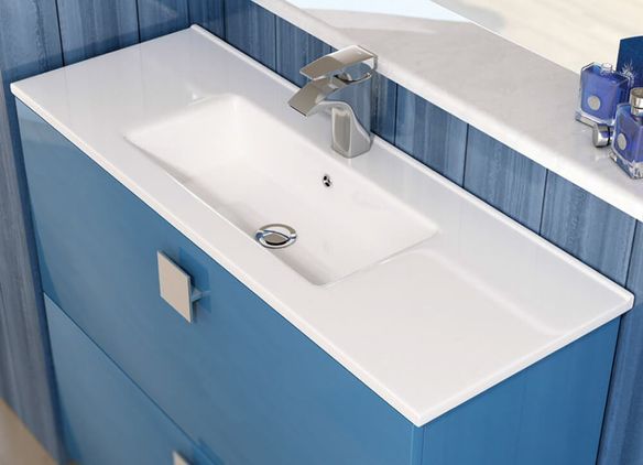 Azulejera Cerámica Cordobesa S.L. lavabo de porcelana sobre mueble quadra